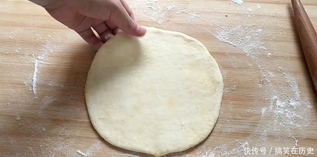 半发面油饼|半发面油饼一斤面,一克酵母,醒面20分钟就能做,又酥又软,香