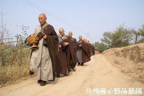 寺庙|寺外立“禁止放钱”告诫牌，真实坚持苦修，这座寺庙获游客狂点赞