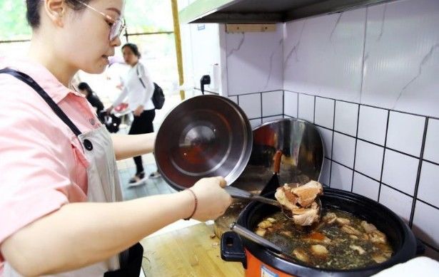 荷叶饼|猪肉降价后终于见到了降价的肉夹馍