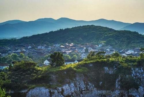 面积|太湖中有个面积巨大的岛屿，当年吴王和西施曾来过，估计你没去过