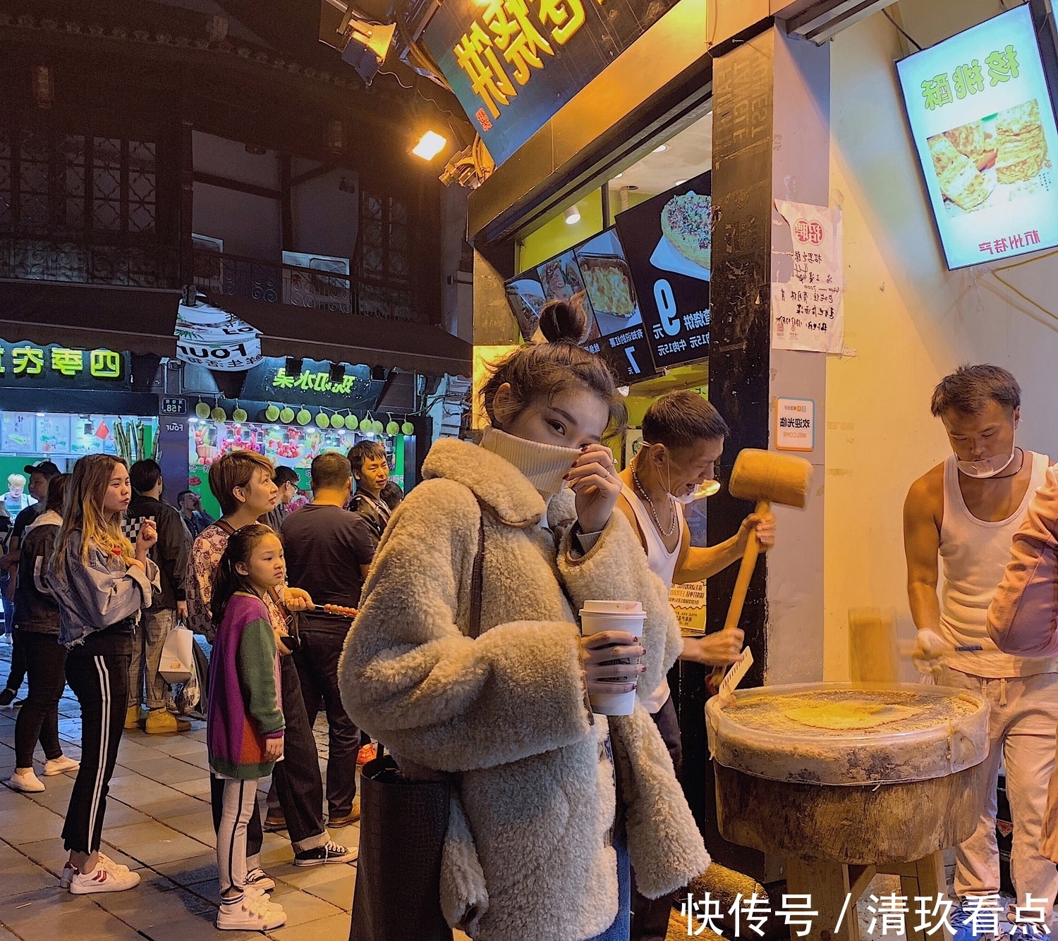 建议大家!穿羊羔毛不要配阔腿裤,土!今冬流行这么穿,超减龄