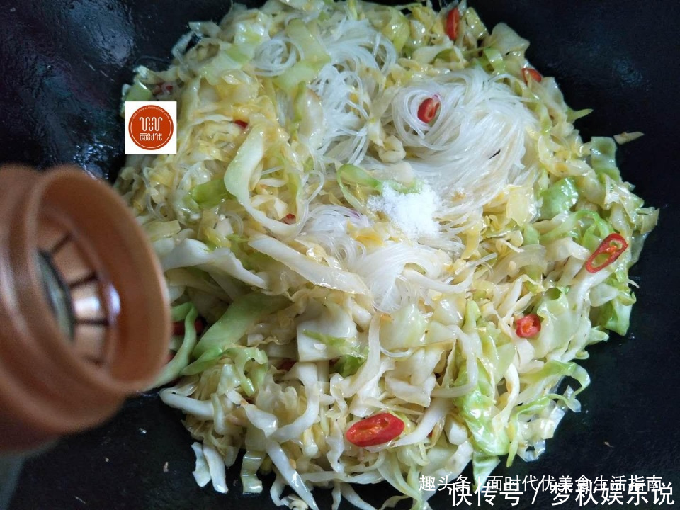 包菜|包菜和它一起炒吃着比肉香还开胃,常年都吃不腻,真香!