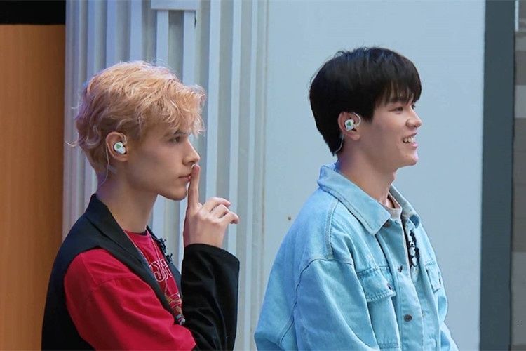 利路修为回家能有多努力?采访假装中文不好,换“马甲”参加比赛