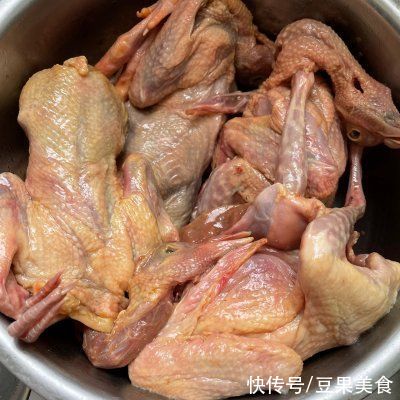 烤乳鸽|这道烤乳鸽发到朋友圈，留言全说被馋哭