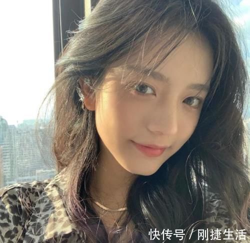 幼态感|女生常见的几种脸型:方脸大气,圆脸幼态,鹅蛋脸堪称标准美人!