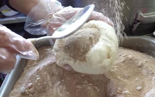 “糯米粉”别只知道做汤圆,大婶把它这样做,一天两桶不够卖!