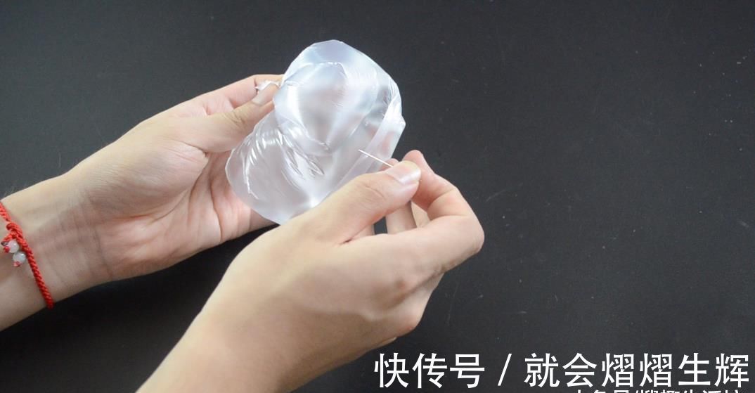 花盆上放一个塑料袋, 没想到还有这个妙用, 看完这招你会感谢我的