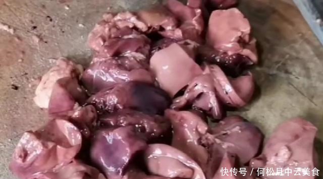 学会一招,做出的鸡肝香辣可口,开胃下饭,不输饭店