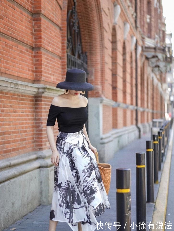 碎花裙 伞裙已经过时了,今夏流行三木穿得“碎花裙”,青春时尚还减龄