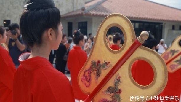 作用就是为|古代皇帝外出时，随从太监和宫女为何举着2个大扇子，是要扇风？