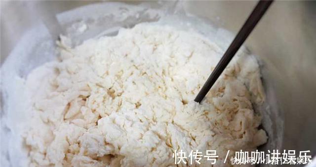面团|想吃韭菜盒子不用买，学会这个做法，个个皮薄馅大不出汤，真香
