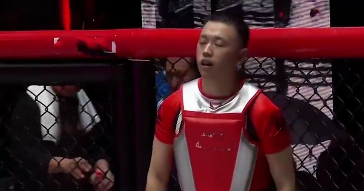 向佐|向佐KO药水哥，药水哥被全程吊打，虽然他输掉了比赛，却赢得更多