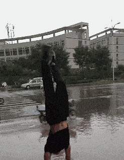 |搞笑GIF趣图:我有给手机降温的好方法