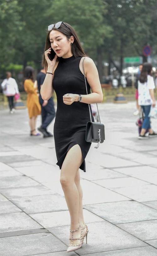 街拍：靓丽穿搭装点精致生活，简约也是一种独特的美