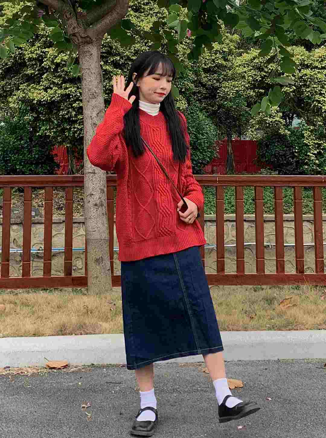 大长腿 毛衣+半身裙是真火!今年冬天这样穿,真的美到没朋友