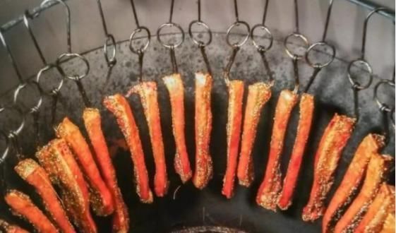 排长队|刷爆抖音的“无名”小吃,1根25元,食客排长队买到就是赚到