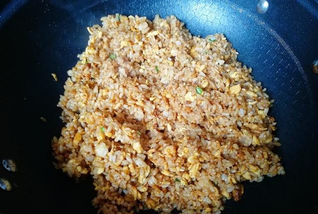 早餐不用出去买，用剩米饭加上它，十分钟做出诱人特色早餐