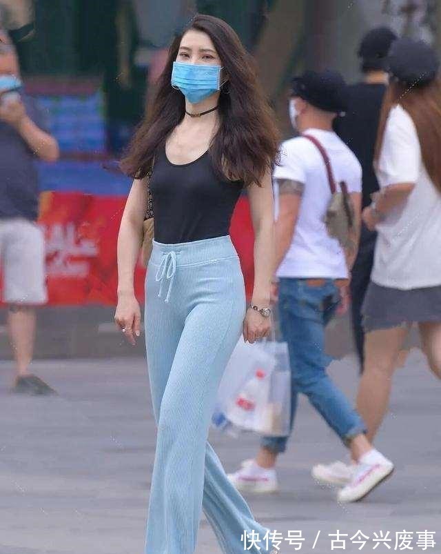 打底裤 个性独特的打底裤穿搭稳重有气质，娇容与景致相辅相成，简单时尚！