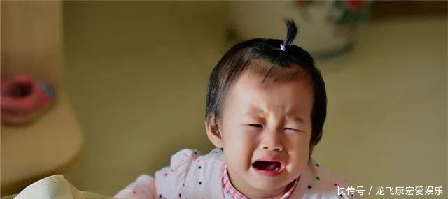 家长|熊孩子骑玩具车撞汽车,奶奶蛮横怼车主他多大你多大