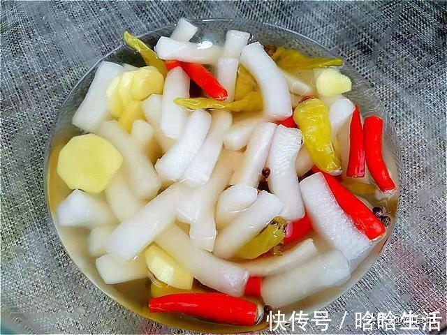 腌萝卜，只加盐是大错！牢记“3不粘”，萝卜更香更脆，1年不坏