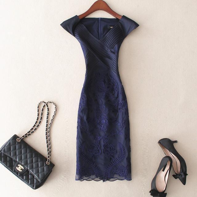 小蛮腰|一件旗袍裙,一个心情,一个婀娜多姿的身段,一种名门望族的气质