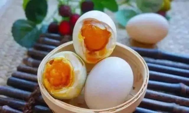 丰肌|十人九腰疼,鸭蛋与它一起炒,腰不疼了,腿不酸了,精神好视力清