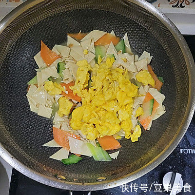 鸡蛋炒干豆腐这样做好吃一百倍!多吃还能助消化