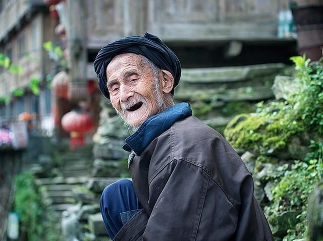  有钱|俗语“穷不走难，富不去败”，古人忠告，有钱没钱的、都应该看看