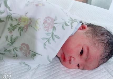 医生|顺产87斤白胖宝宝后大出血,抢救2小时,医生夸我太伟大了