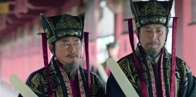 除掉|诸葛亮去世前,为何执意除掉魏延,反而放过黄皓