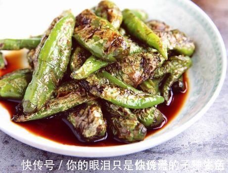 做虎皮青椒，先放油还是后放油厨师做错了，难怪不起皮还难吃