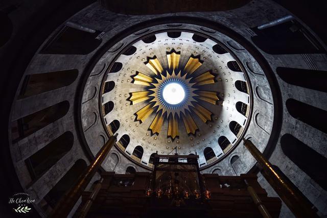 基督教圣地,耶稣在这里遇难、安葬、复活,信徒慕名而来