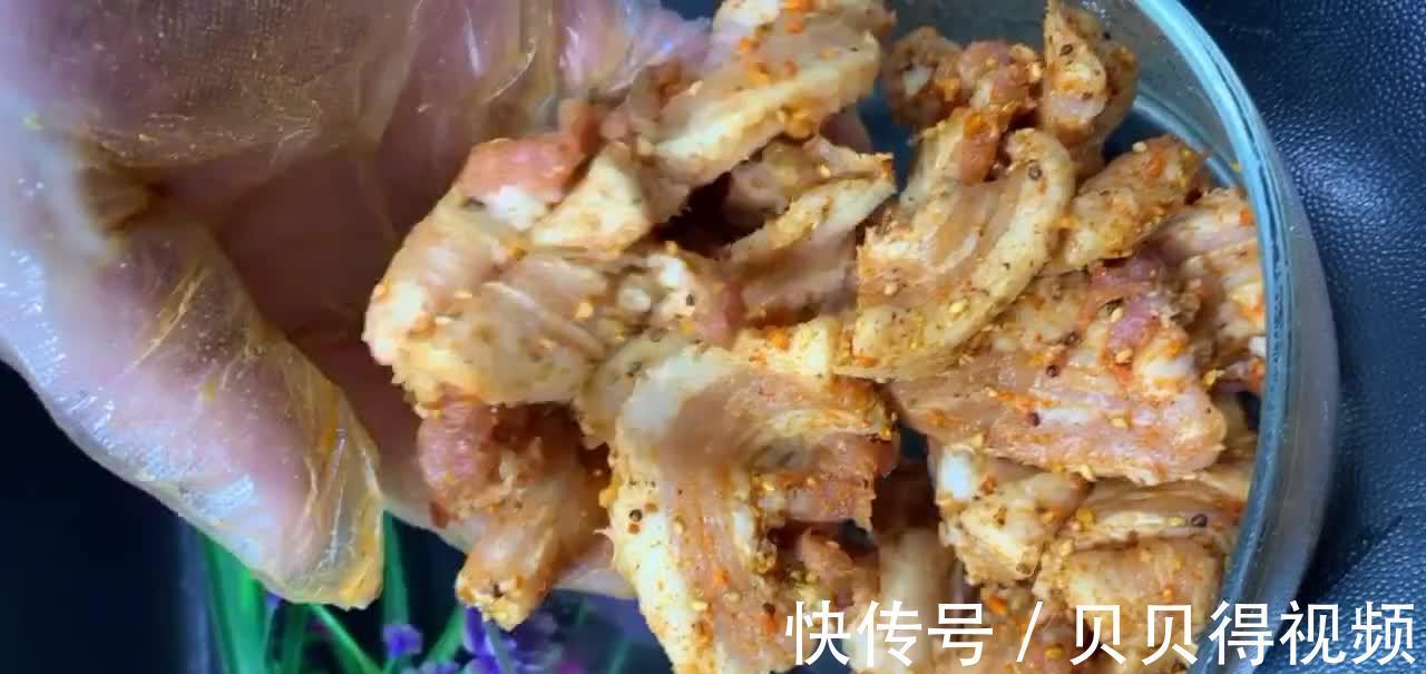 烤肉的做法,选择什么佐料腌制是重点,外焦里嫩香气诱人