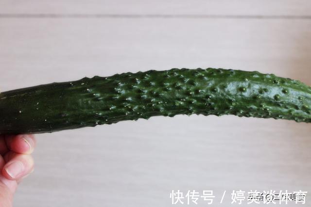 打了激素的黄瓜怎么分辨?菜农:教您一招,别再选错了