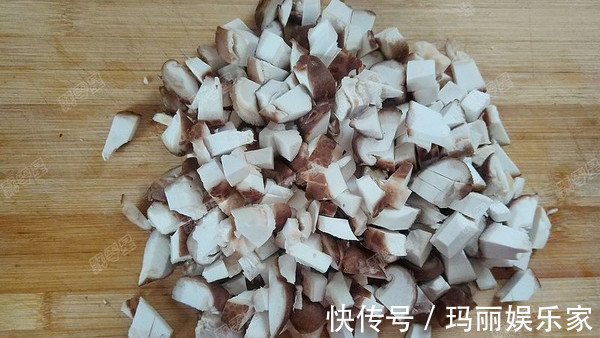 腌制腊肉时,只放盐就错了!多放一点它,腊肉不长霉,放一年不坏