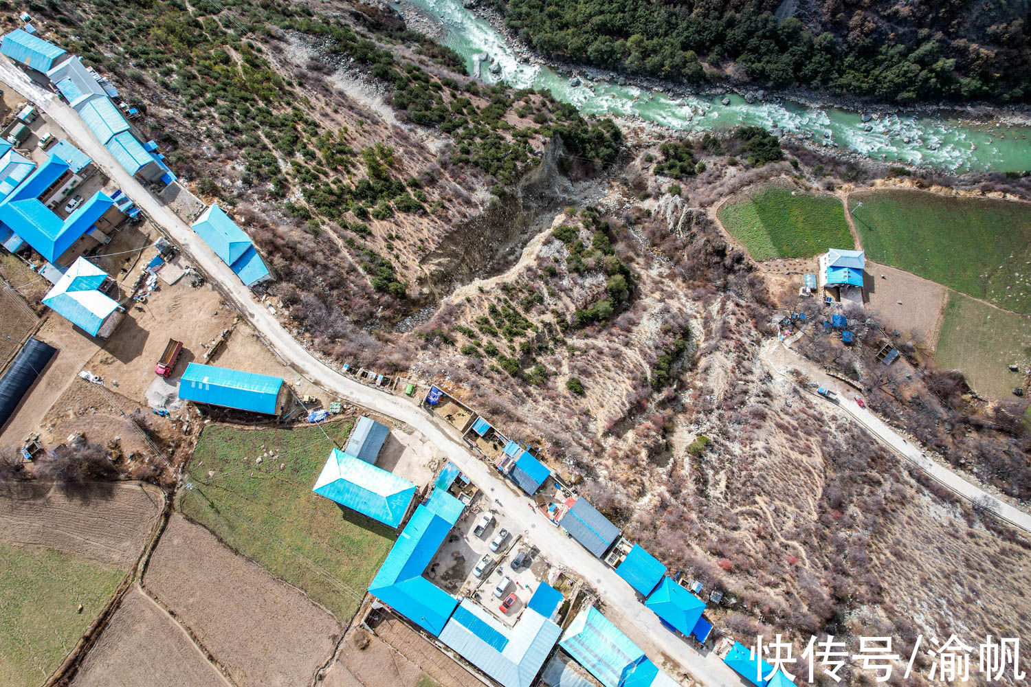 西藏|西藏与云南交界处的悬崖村，进出道路难行，风光却美如世外桃源