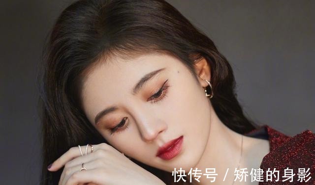 涂口红|女孩涂口红时很容易“犯错”,踩中一个,买再贵的口红也是浪费!