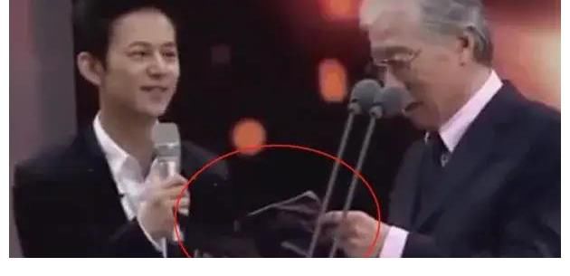 何炅|可以寫進(jìn)教科書的主持人“救場”，何炅機(jī)智解圍