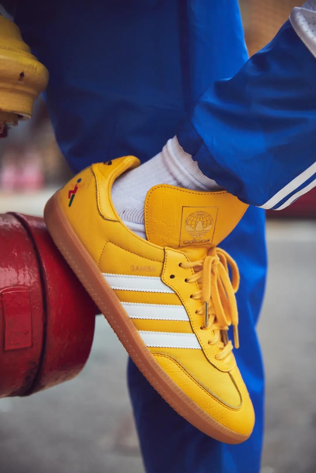 今年过冬，能在大街上独领风骚的是「小黄鞋」