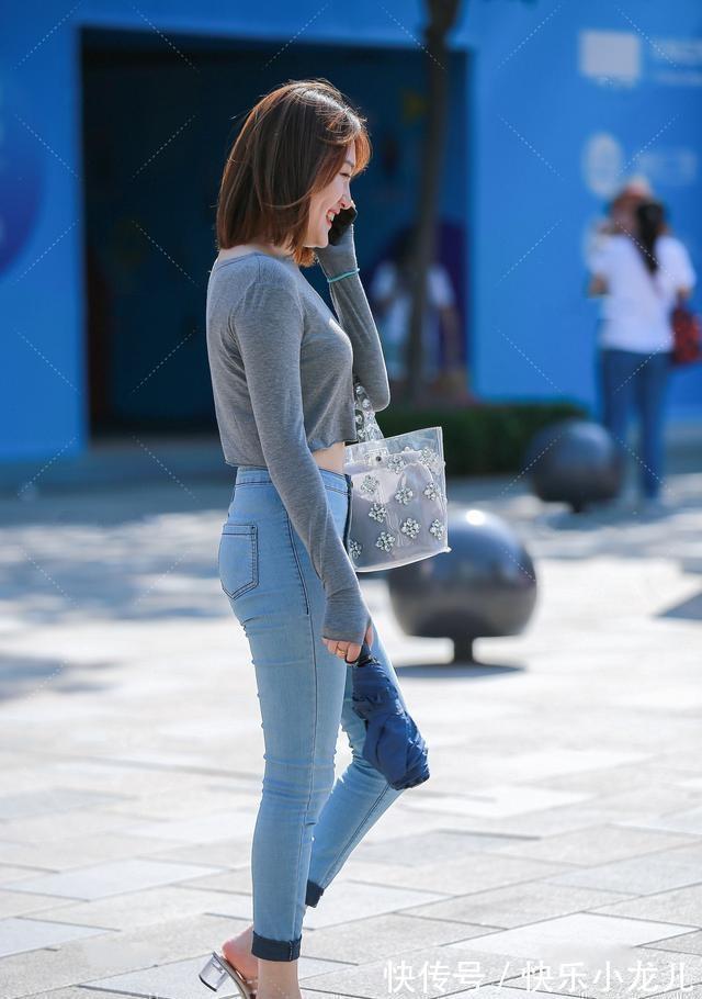 身材 打底裤的穿搭示范,舒适个性显身材,比例也好