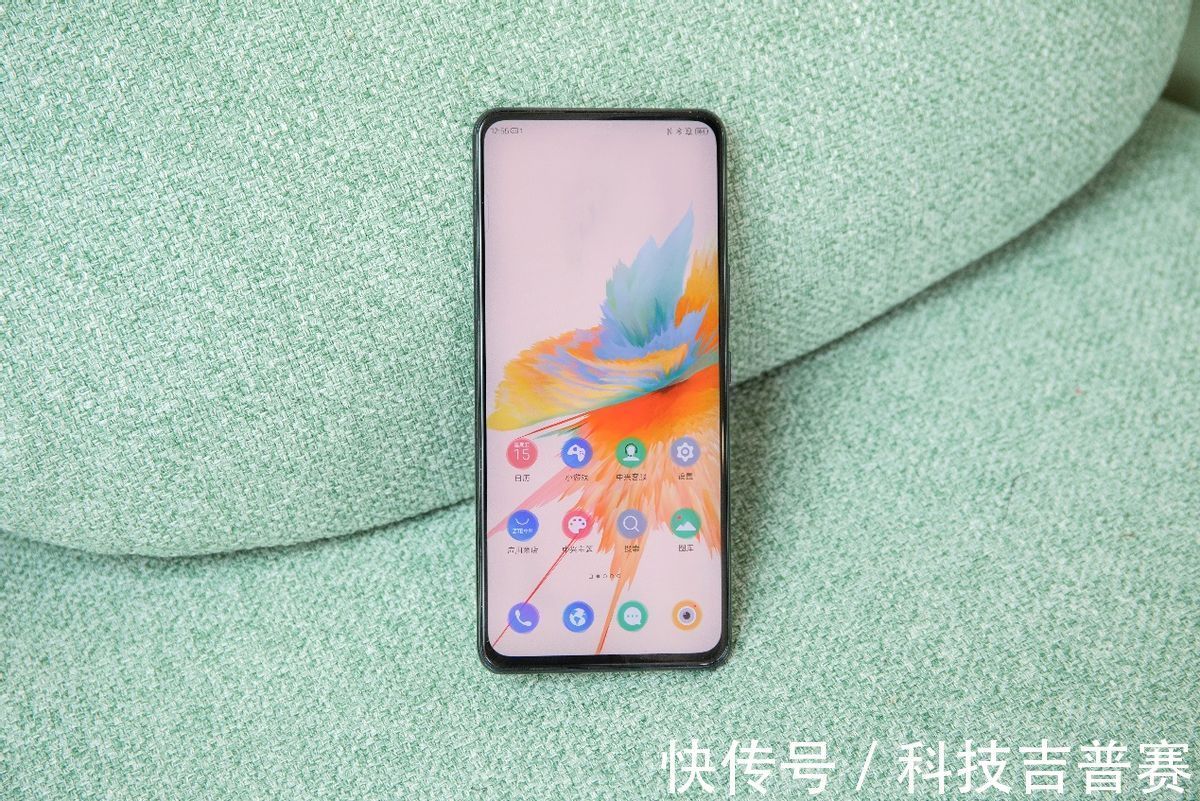 中兴没刘海太舒服了,中兴 Axon 30给你一整块真全面屏