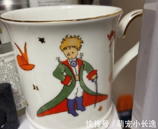 小王子|何老师喊话做蛋糕不用高压锅,大家却在关注,蛋糕旁边的“杯子”