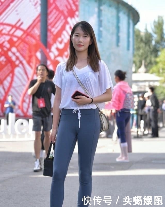 打底裤|打底裤没有束缚感,都市妹子穿起来十分利落