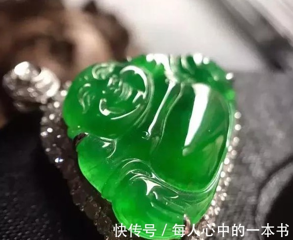 佛公 不知道怎么选翡翠佛公只要记住这几个方面,就能选到品质好的!