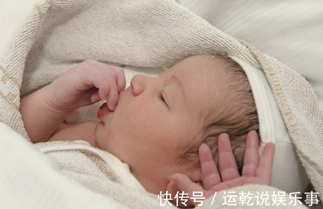 缺钙|宝宝睡觉头老是摇来摇去,易惊醒,宝妈们要注意这几种情况了