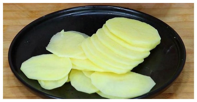 吃了这么久土豆,这做法第一次见,全家都喜欢,真是高手在民间