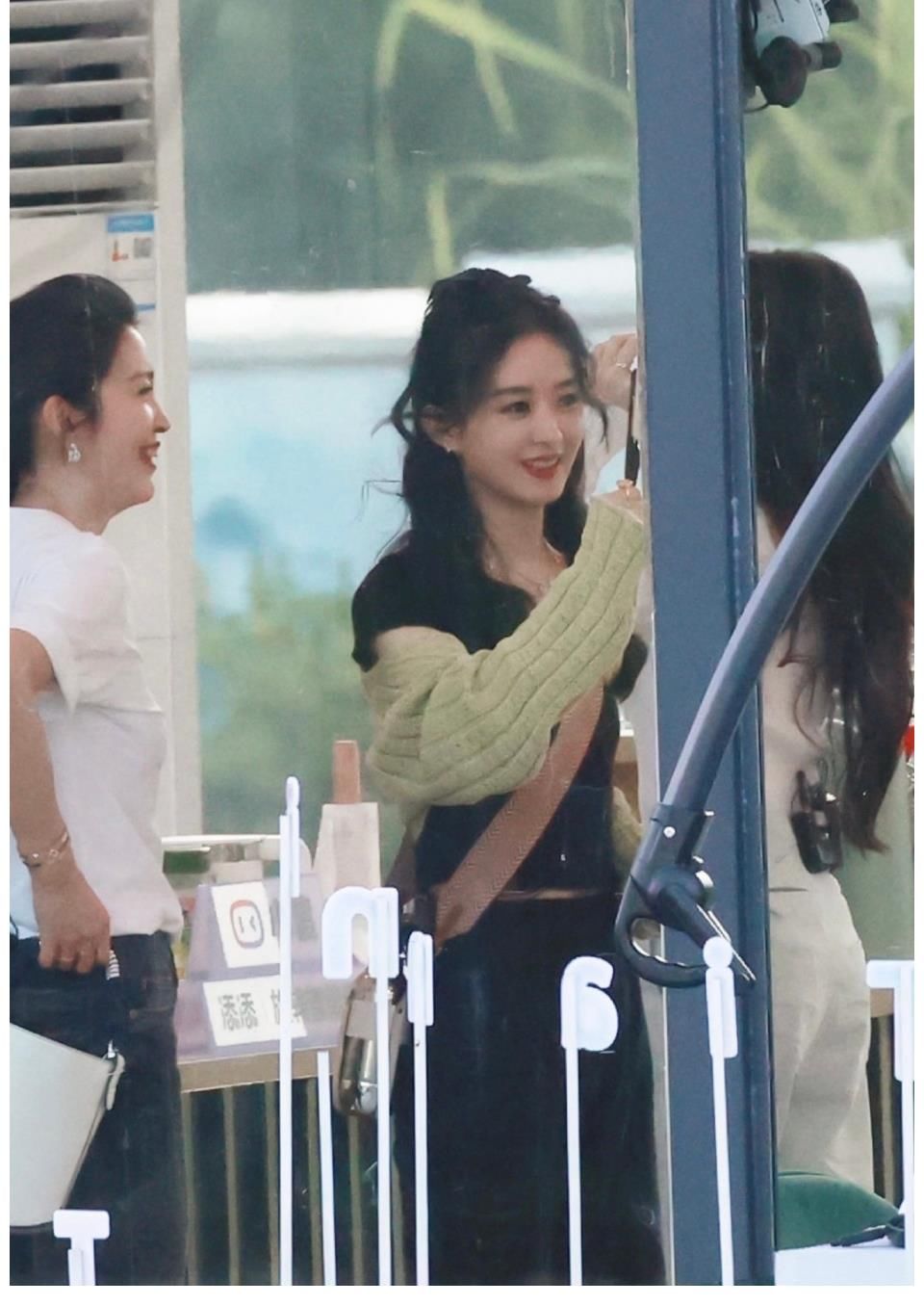 综艺|赵丽颖跟《中餐厅》并没有闹翻啊，新一季拉着好友张碧晨一起参加