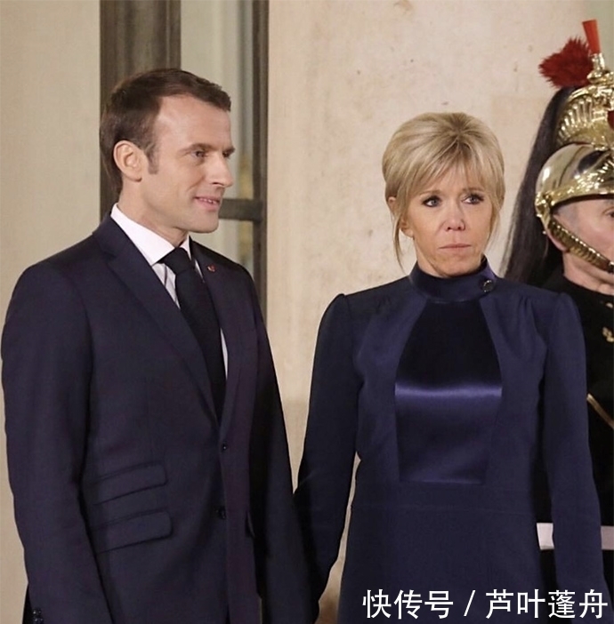 大衣|布丽吉特盘起凌乱短发减龄20岁!仅仅一条拼接蓝裙,美得眼前一亮