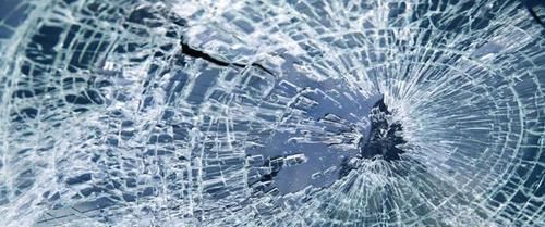 不碎|子弹都打不碎的玻璃,为何一个小孩就能把它捏碎原理很简单