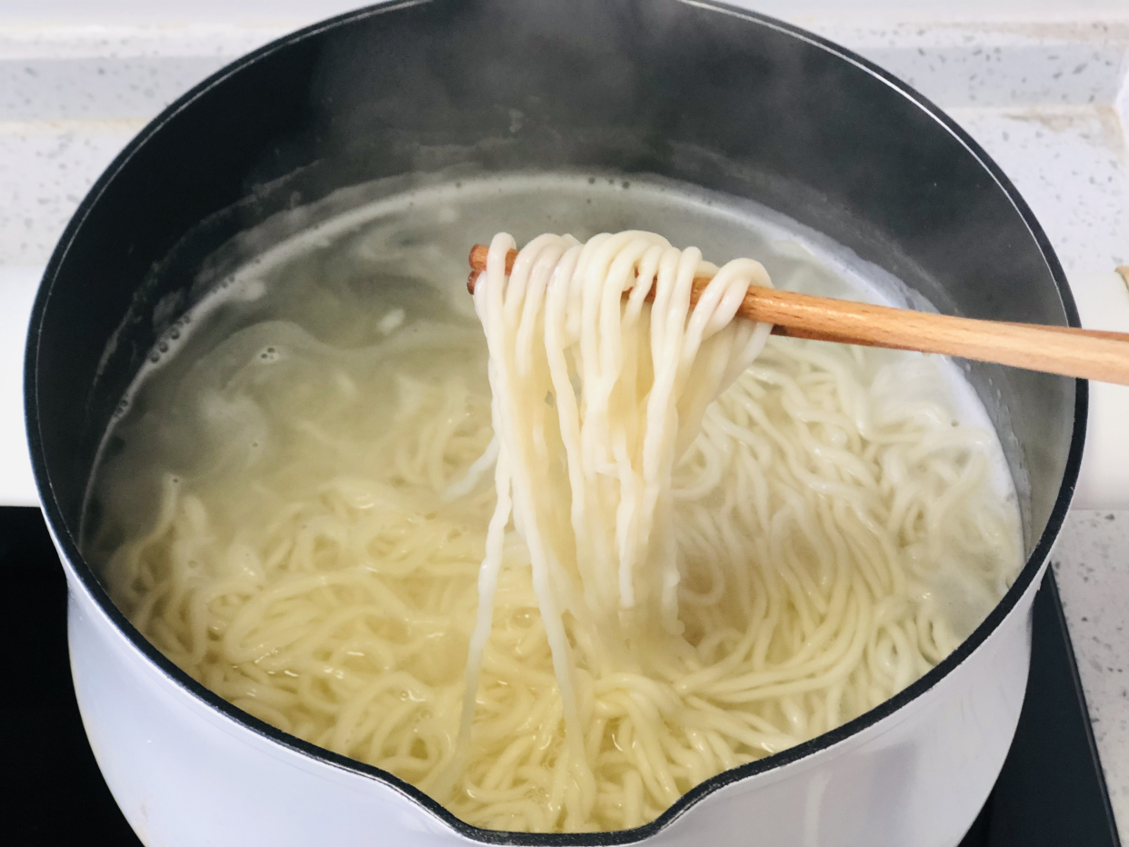 做炸酱面，豆瓣酱和甜面酱选哪个很多人做错，难怪炸酱吃着不香